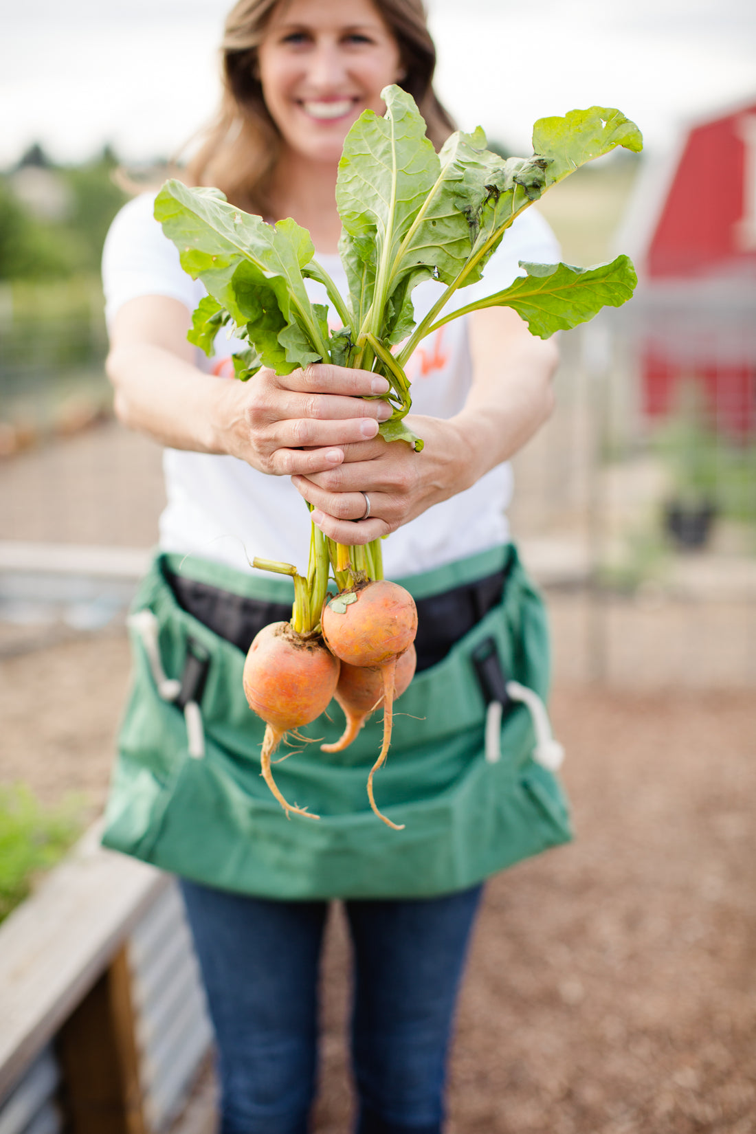 joey apron with beets